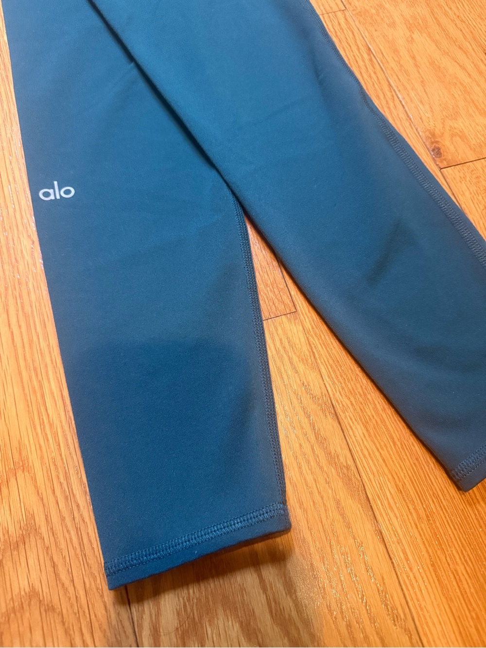 *BARELY WORN* ALO Yoga Women's Deep Teal Athletic Shorts - High-Waist Performanc